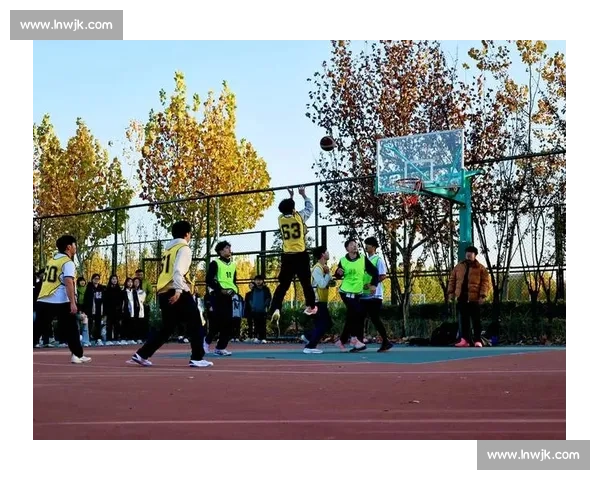 激情碰撞，校园篮球赛燃爆赛场，展现青春风采，挑战极限，谁与争锋